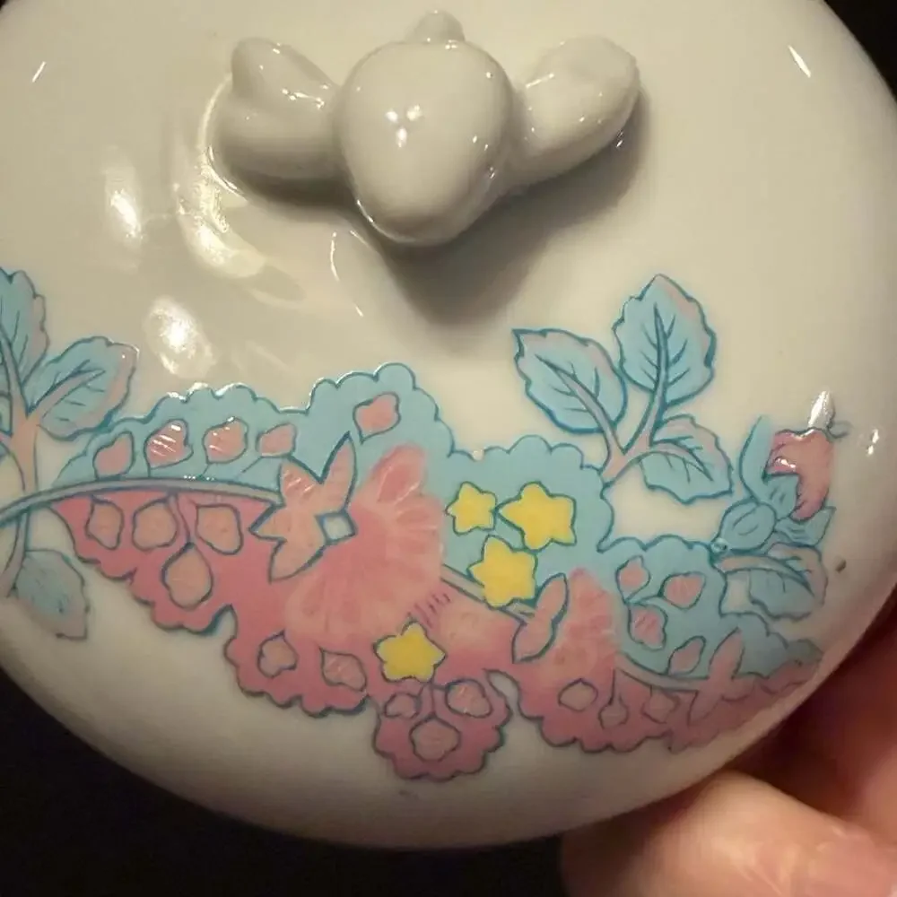 Vintage Elizabeth Arden Round Porcelain Trinket Box With Floral Motif